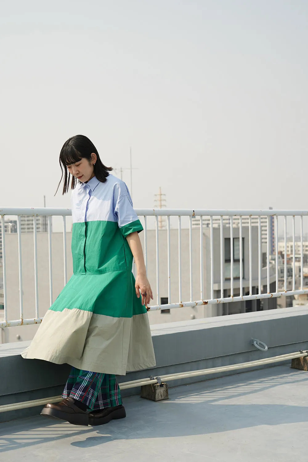 【LILA n' citta】バイカラーフレアシャツワンピース