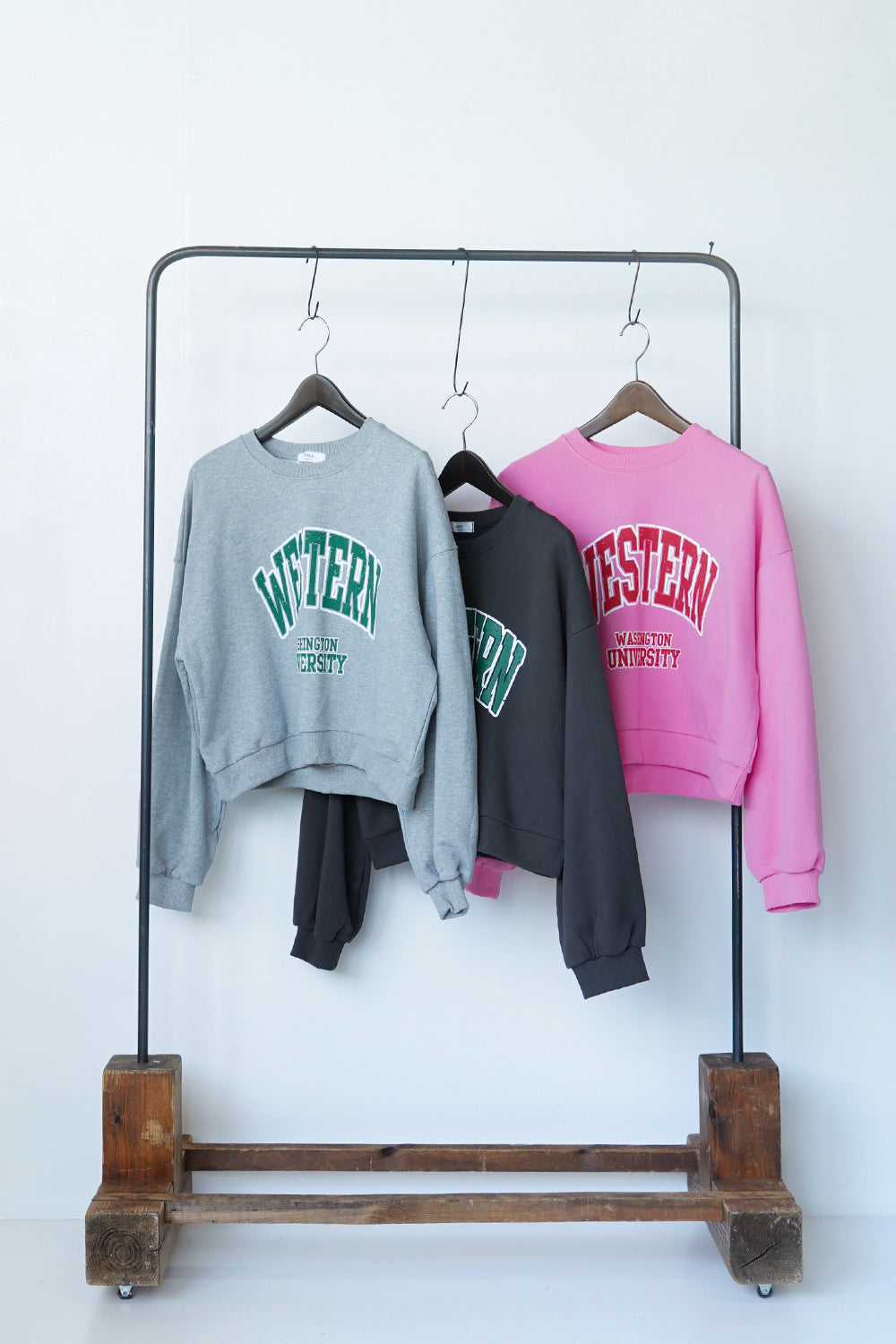 VS WESTSIDE ロゴ入りトレーナー VS WESTSIDE ロゴ入りトレーナー