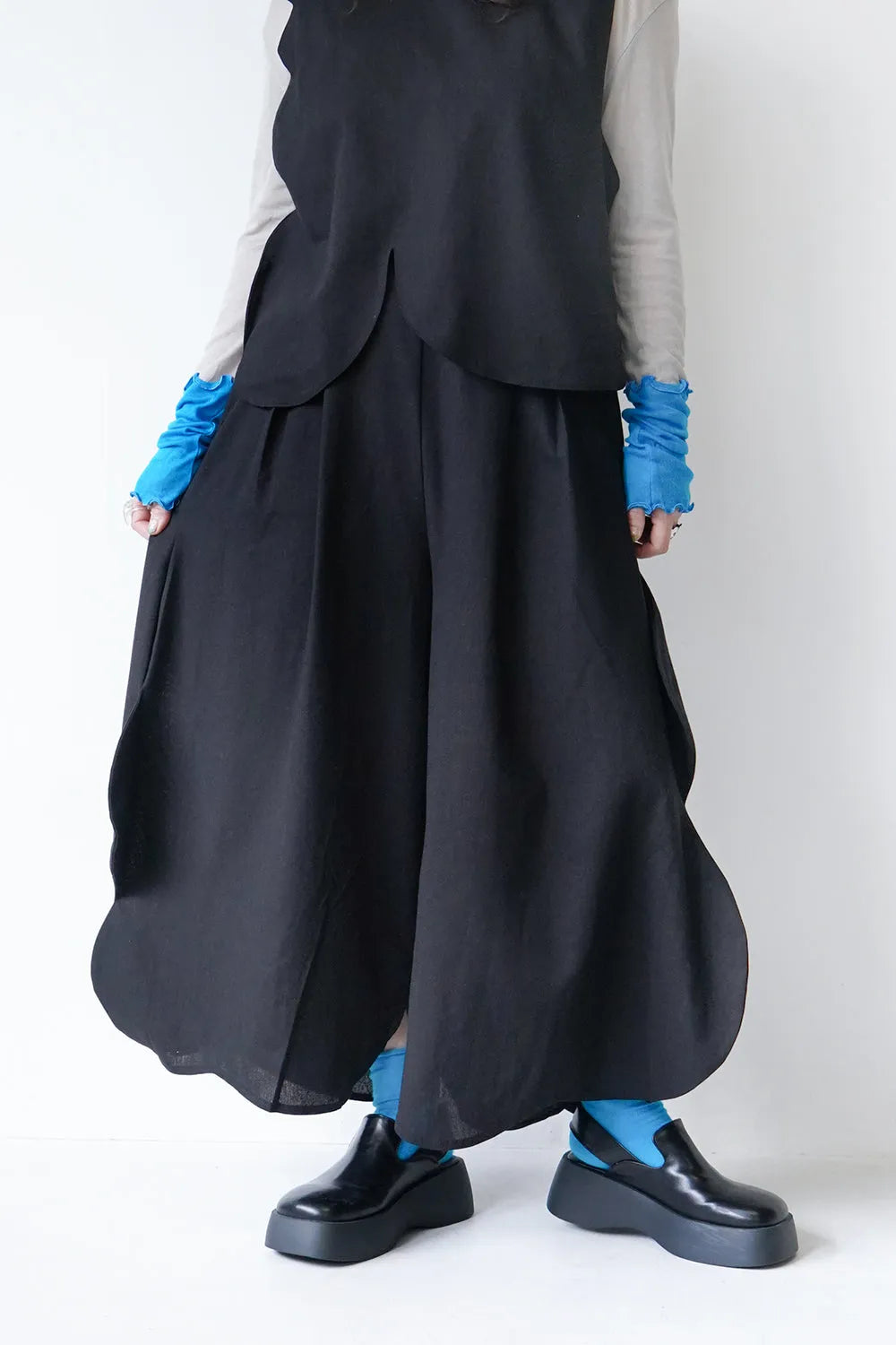 サイドスカラップ麻混パンツ