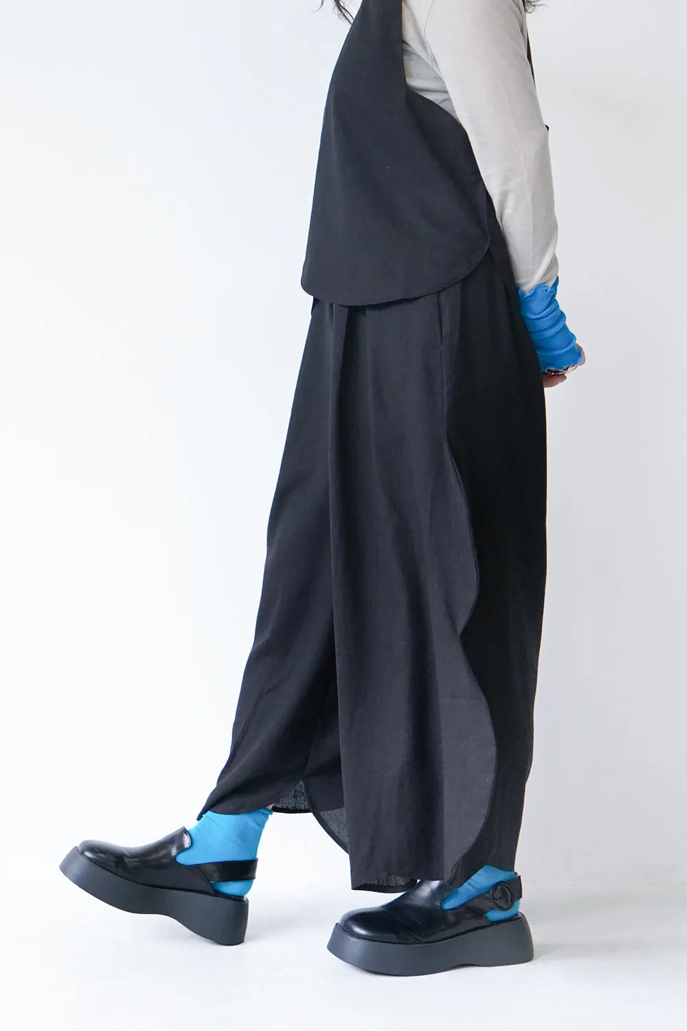 サイドスカラップ麻混パンツ