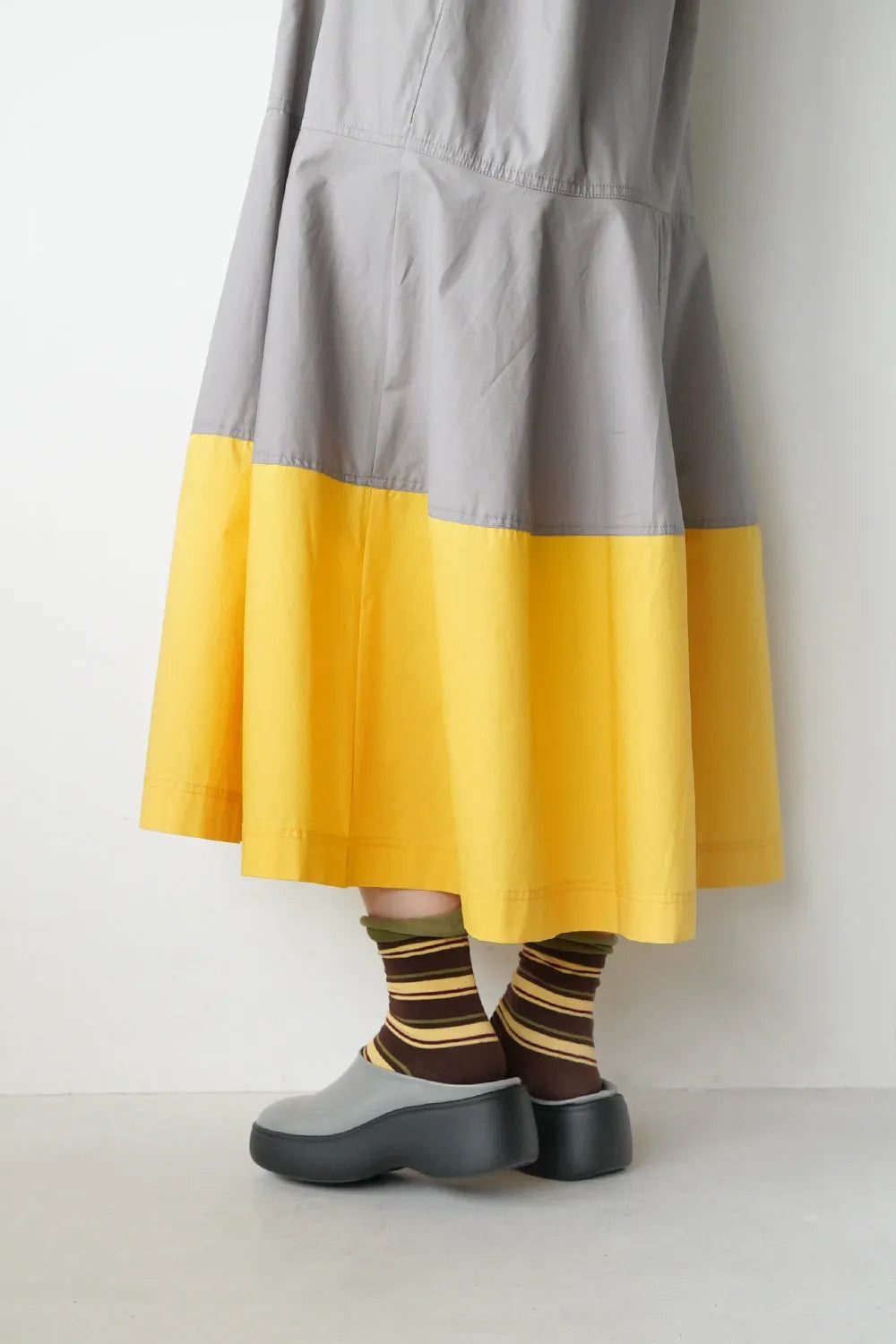 【LILA n' citta】バイカラーフレアシャツワンピース