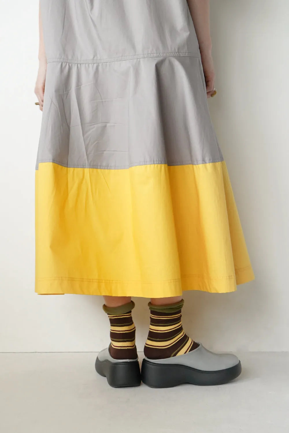 【LILA n' citta】バイカラーフレアシャツワンピース