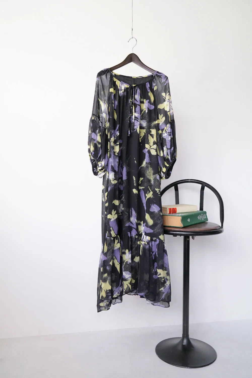 ペイント柄シアーロングワンピース