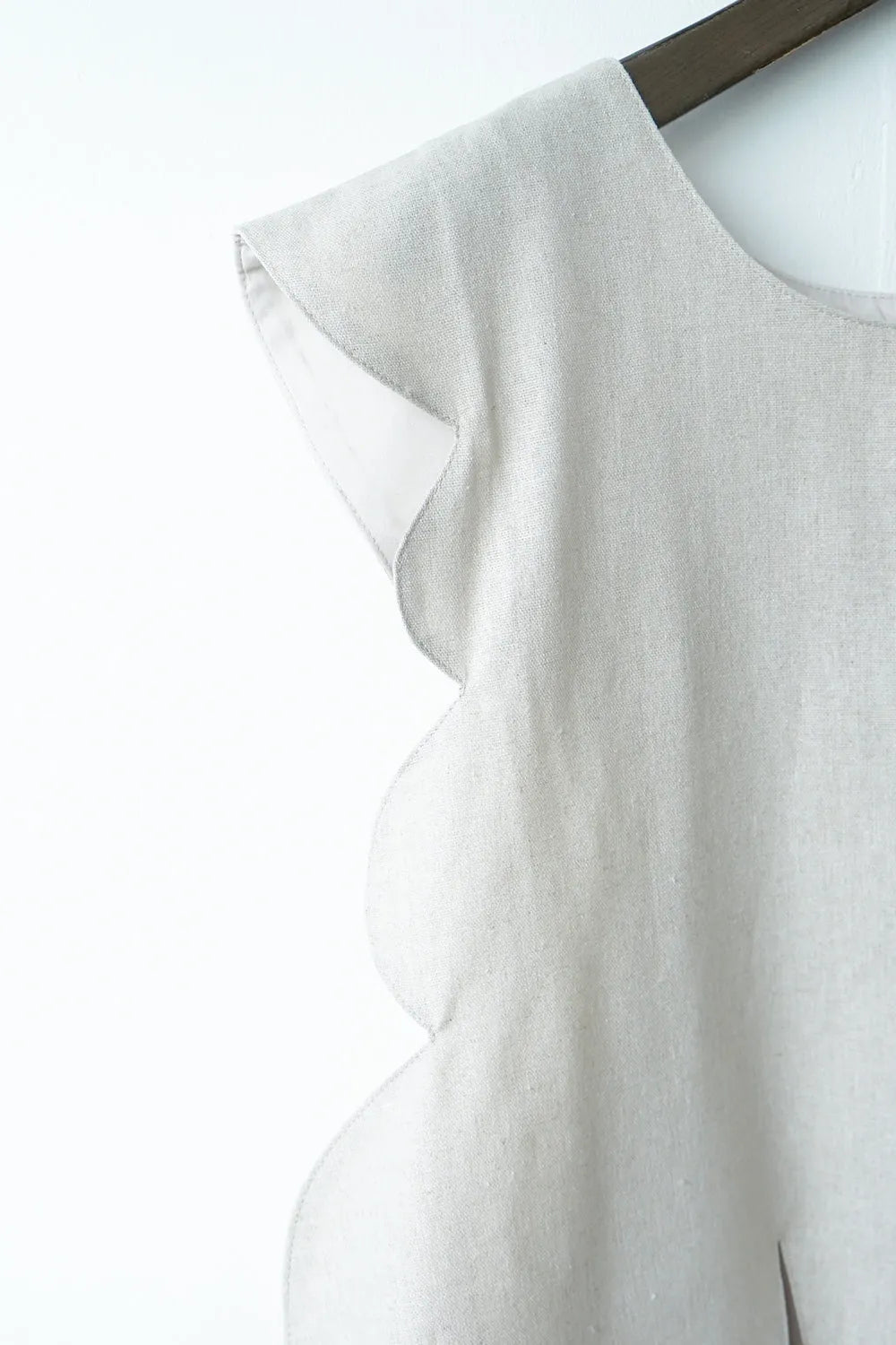 アシメスカラップ麻混ベスト