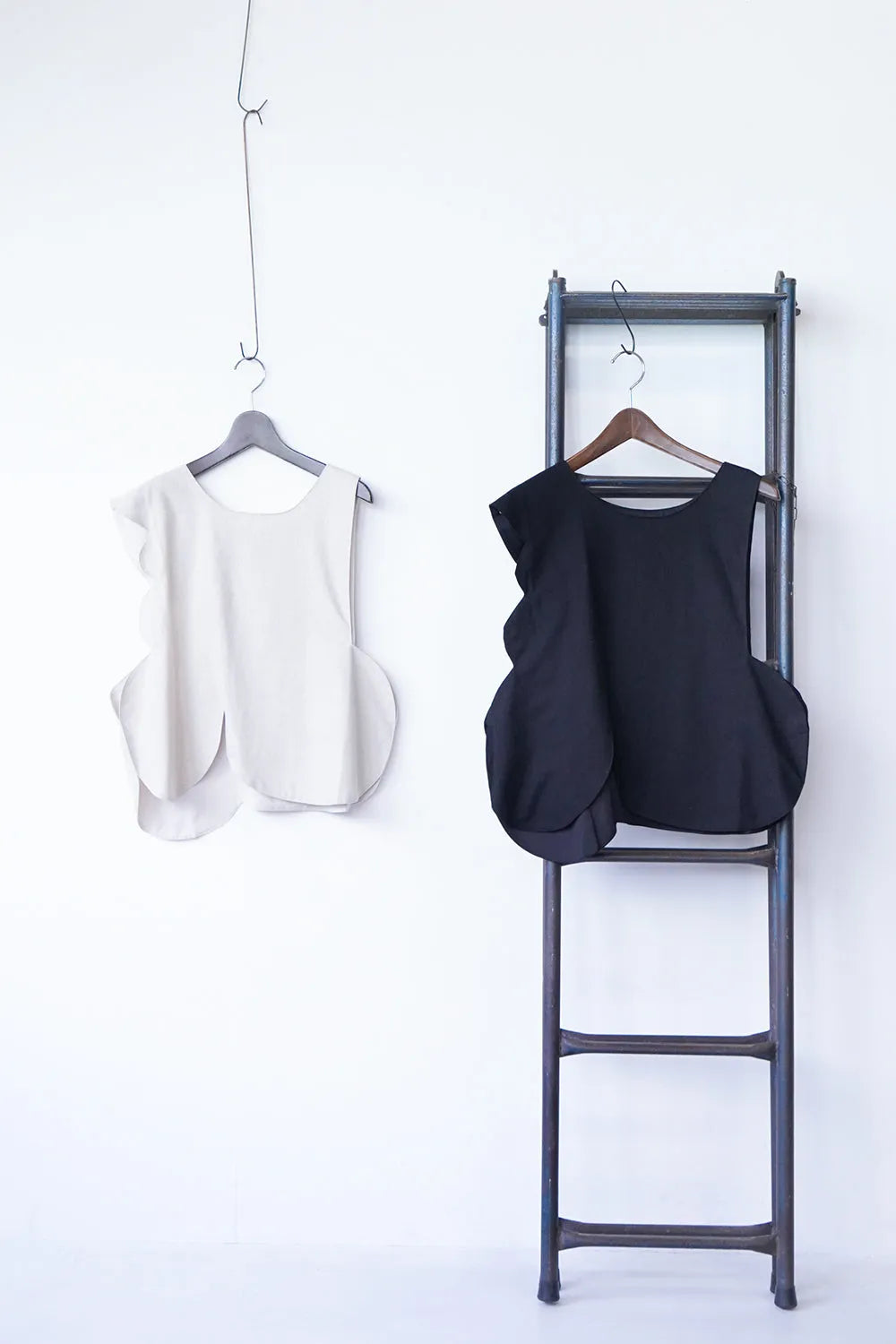 アシメスカラップ麻混ベスト