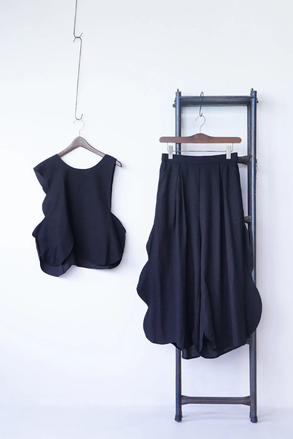 アシメスカラップ麻混ベスト