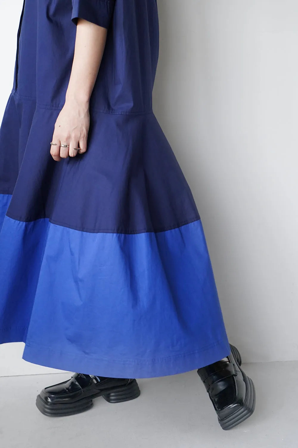 【LILA n' citta】バイカラーフレアシャツワンピース