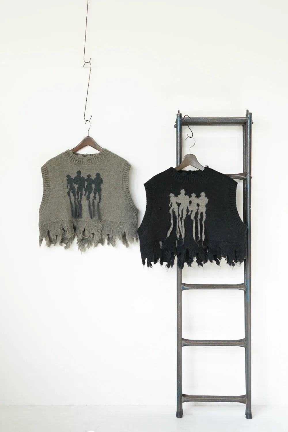 人柄？ダメージニットベスト