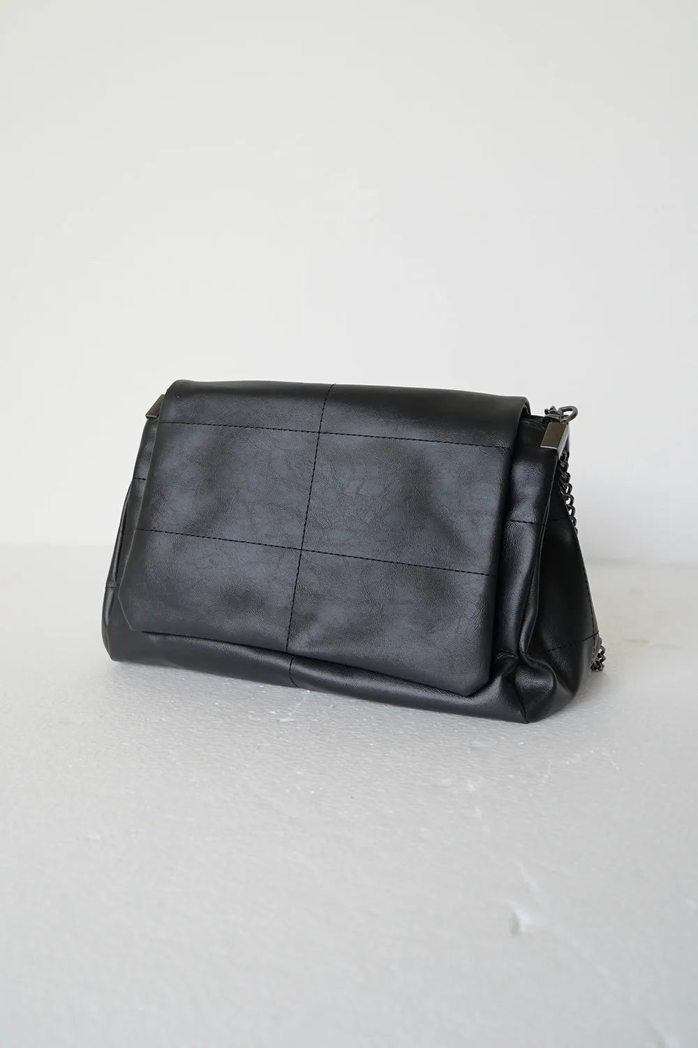 スクエアフラップチェーンショルダーバッグ