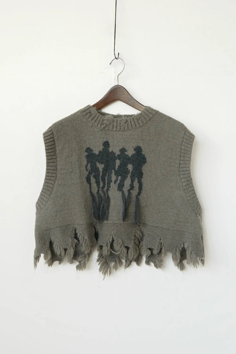 人柄？ダメージニットベスト