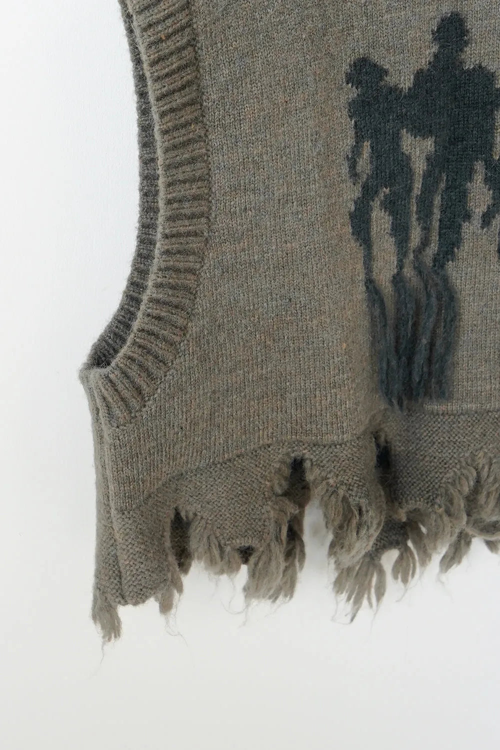 人柄？ダメージニットベスト