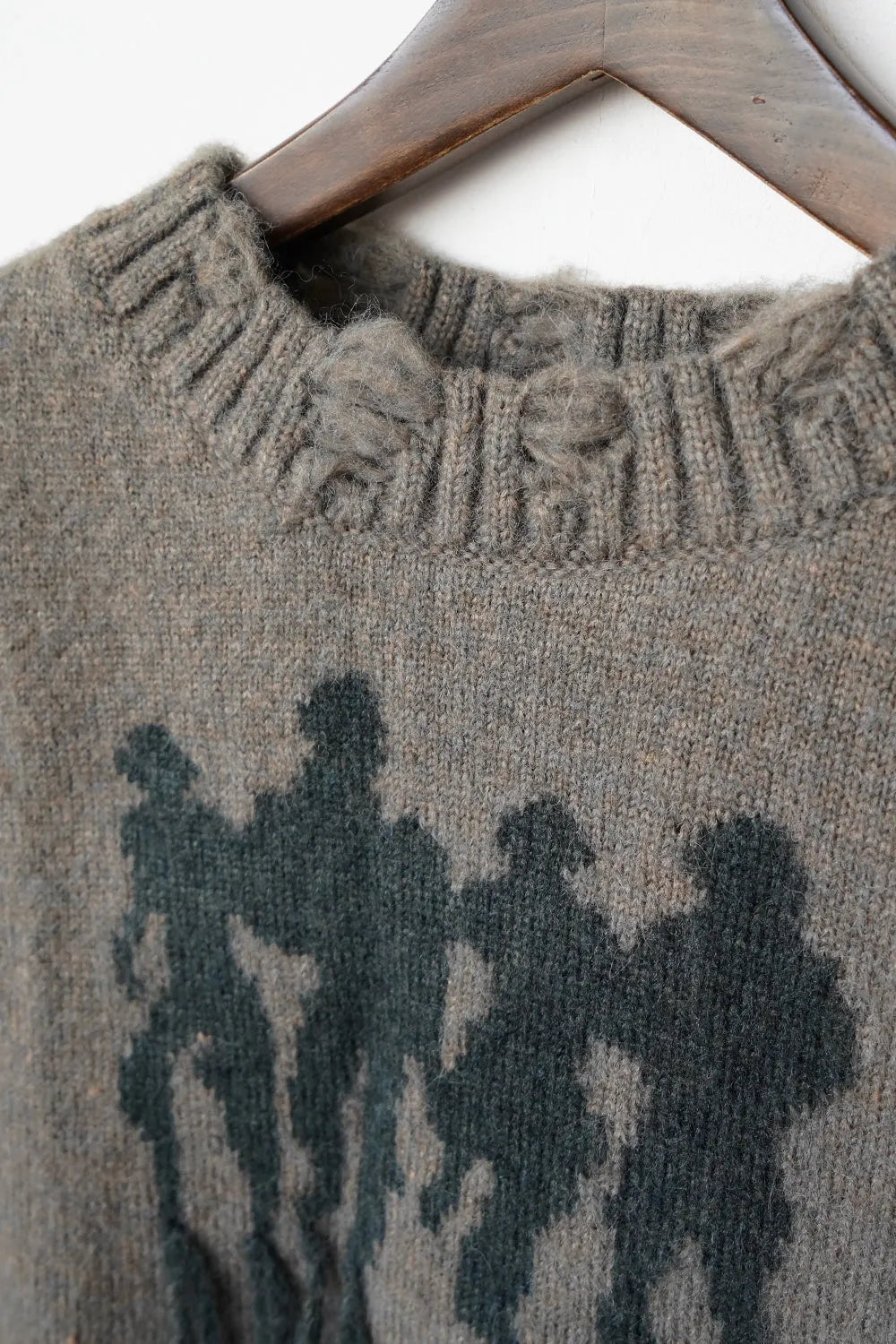 人柄？ダメージニットベスト