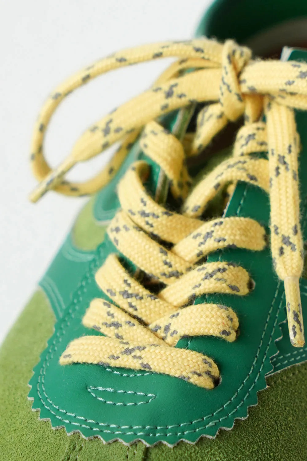 スエードスニーカー