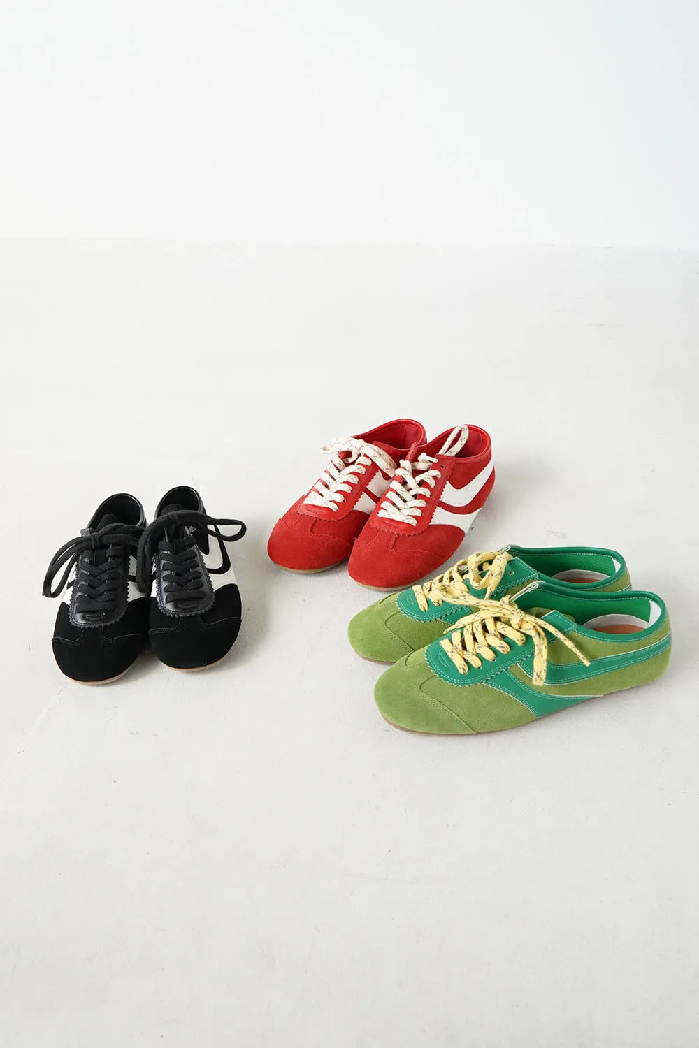 スエードスニーカー