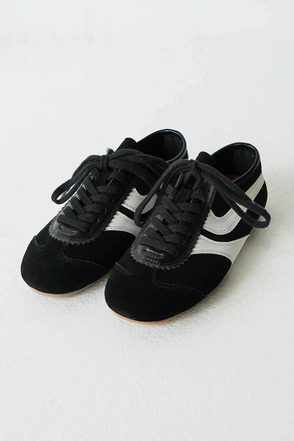 スエードスニーカー