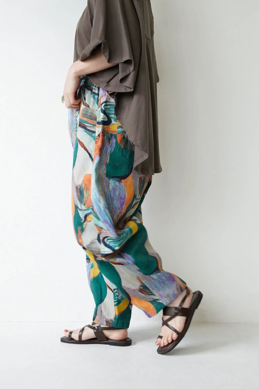 アートコクーンパンツ