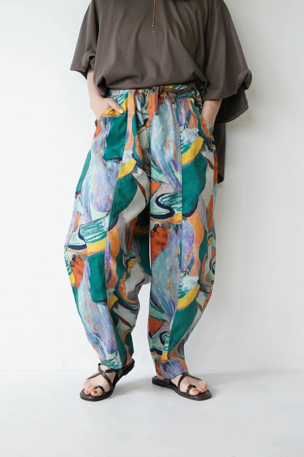 アートコクーンパンツ