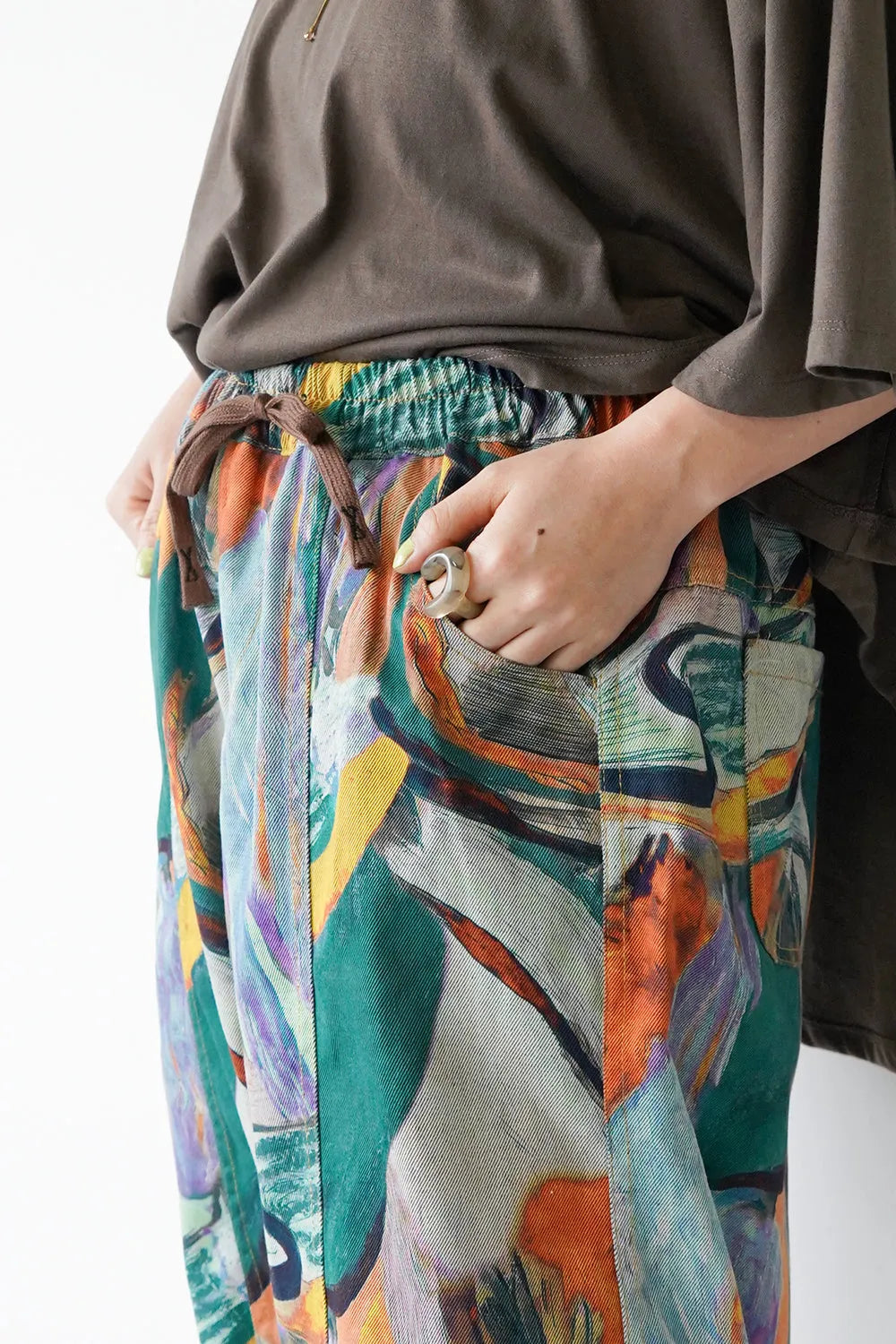 アートコクーンパンツ