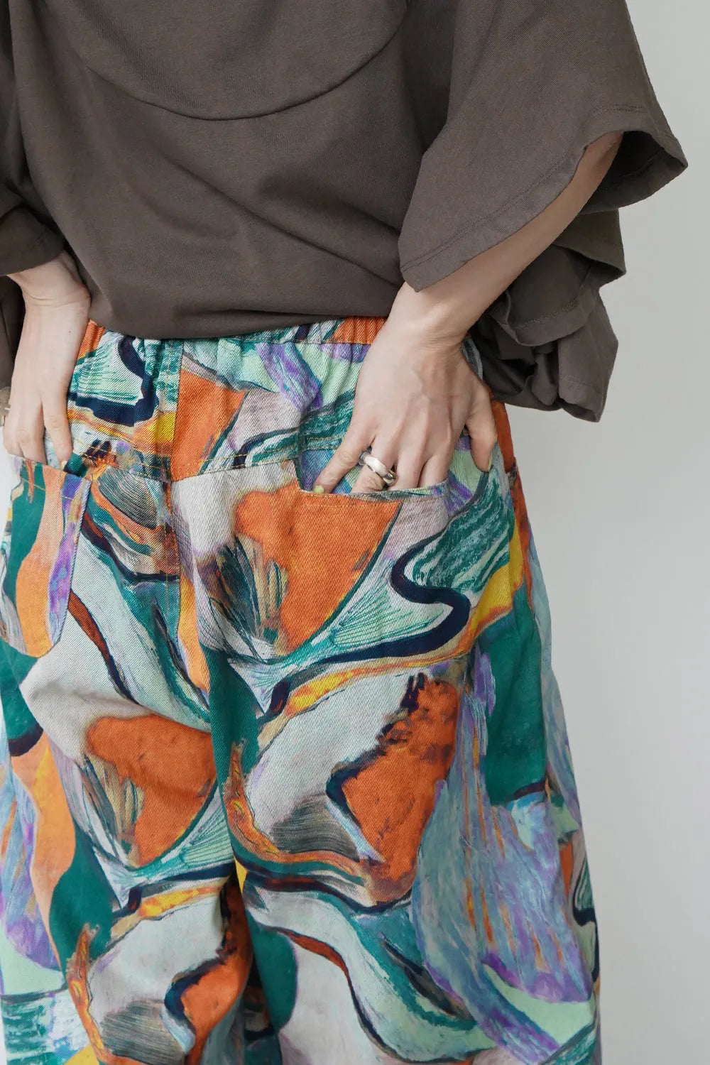 アートコクーンパンツ