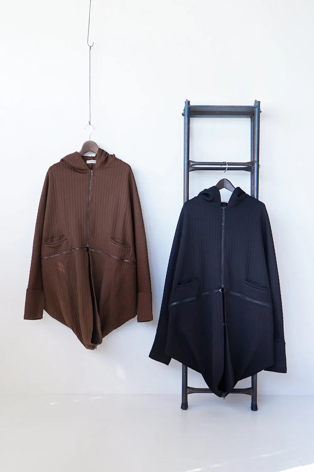 ジップデザインドルマンパーカ