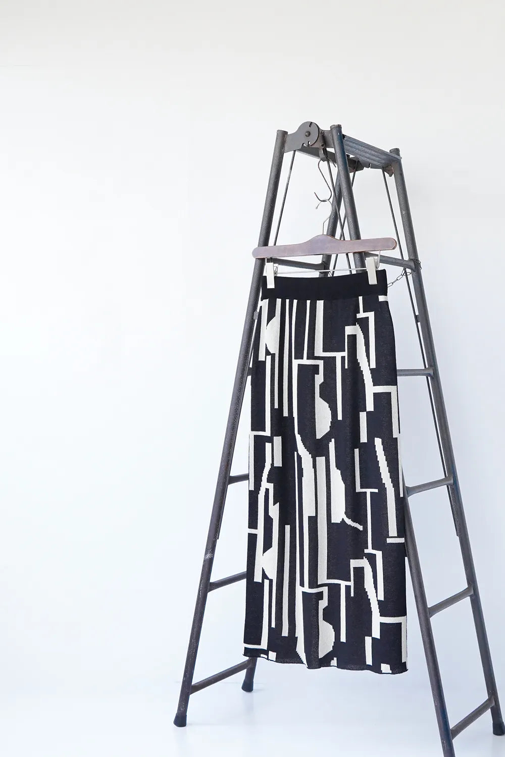 幾何学ニットスカート