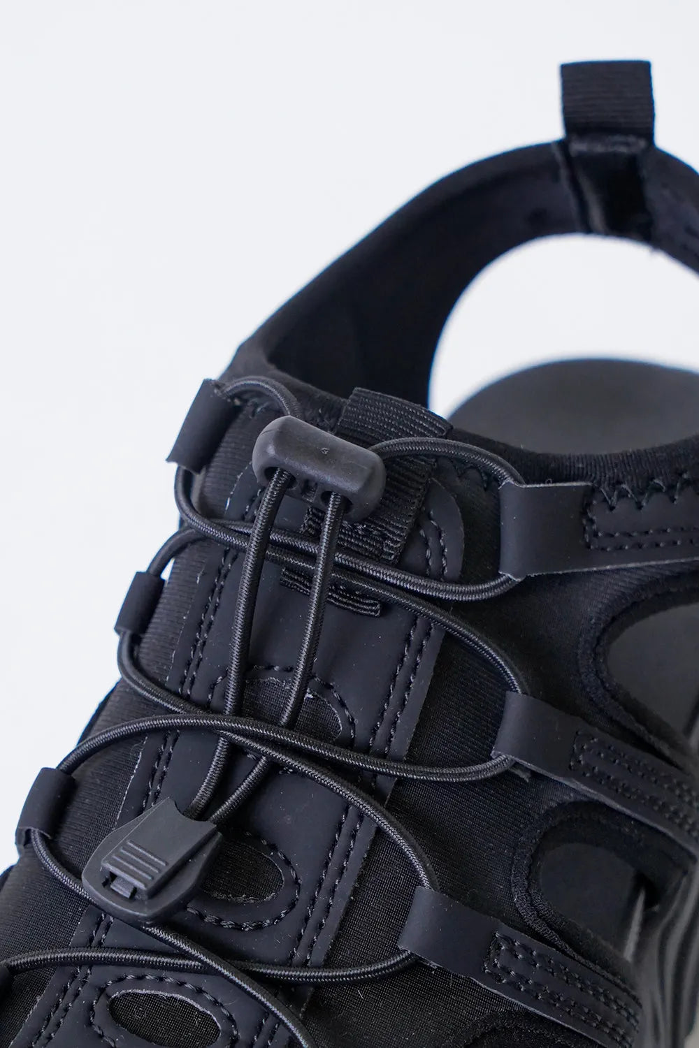 スニーカーサンダル