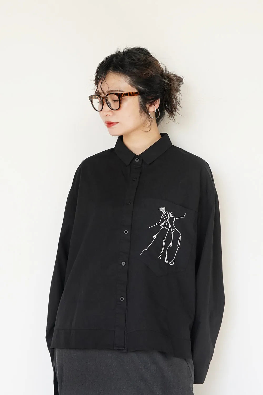 刺繍人間ポケットシャツ