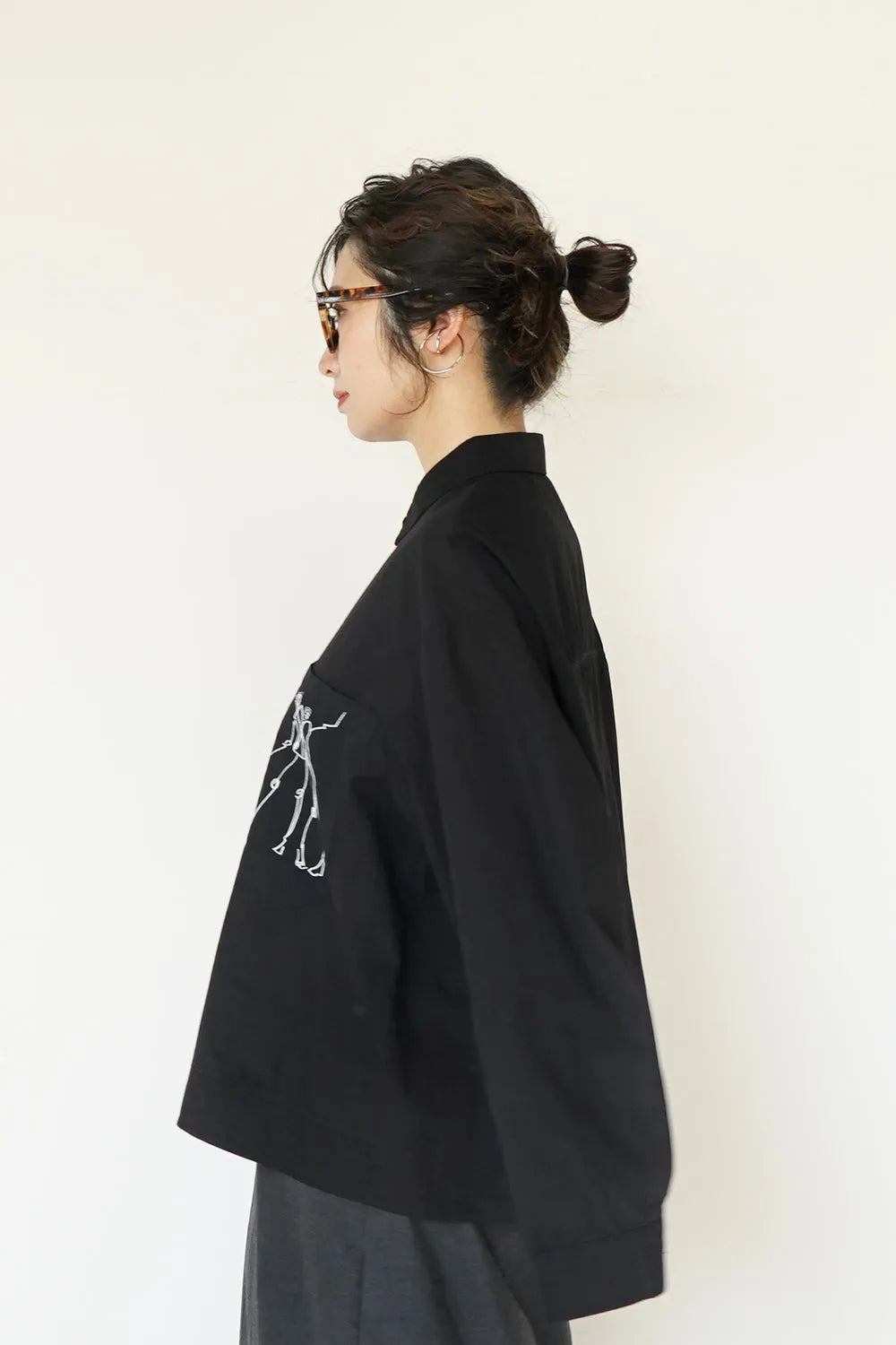 刺繍人間ポケットシャツ