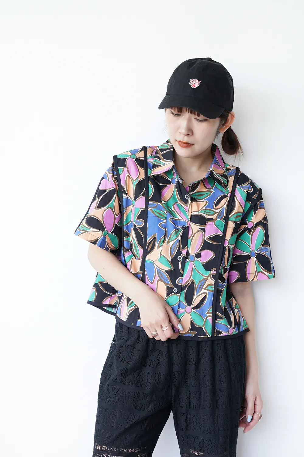 カラフルフラワープリントコットンショートシャツ – LILA & CITTA カラフルフラワープリントコットンショートシャツ – LILA & CITTA