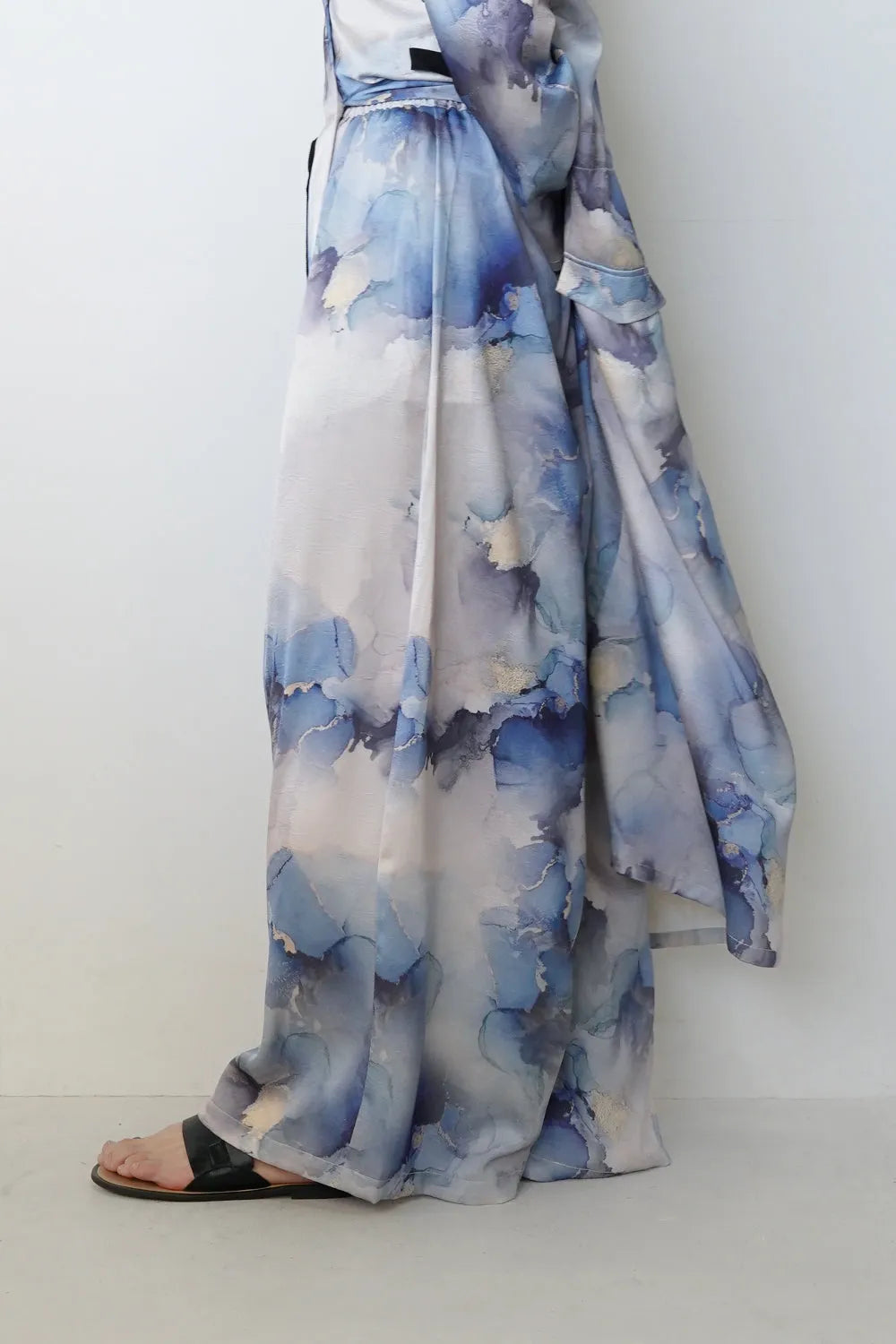 【LILA n’citta】水彩柄サテンイージーパンツ