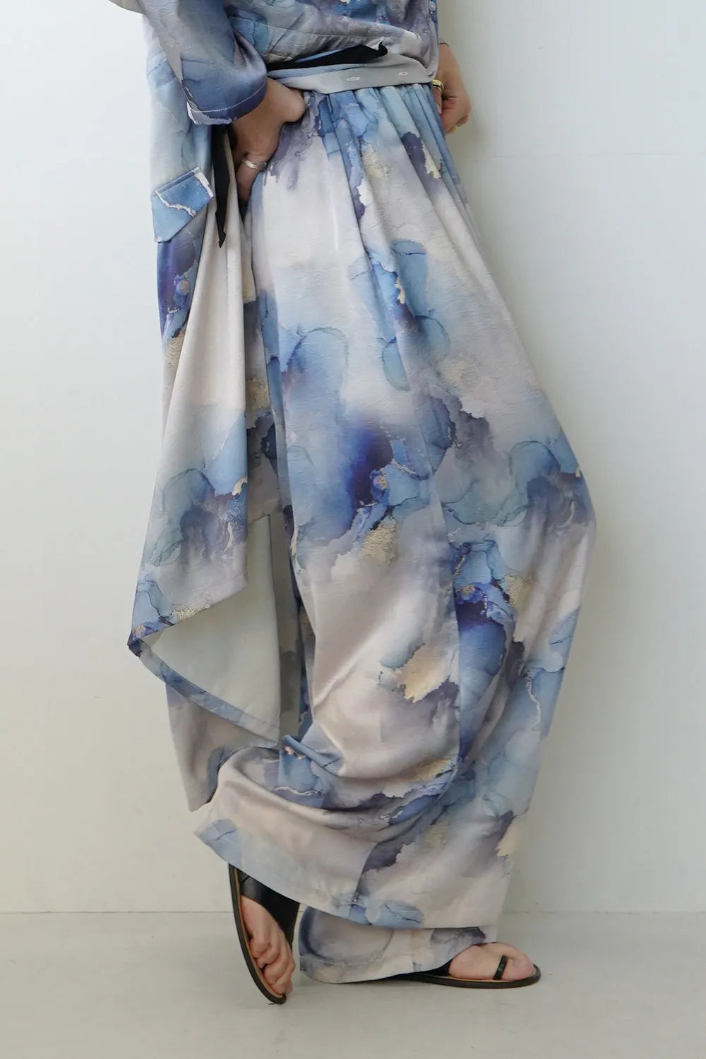 【LILA n’citta】水彩柄サテンイージーパンツ