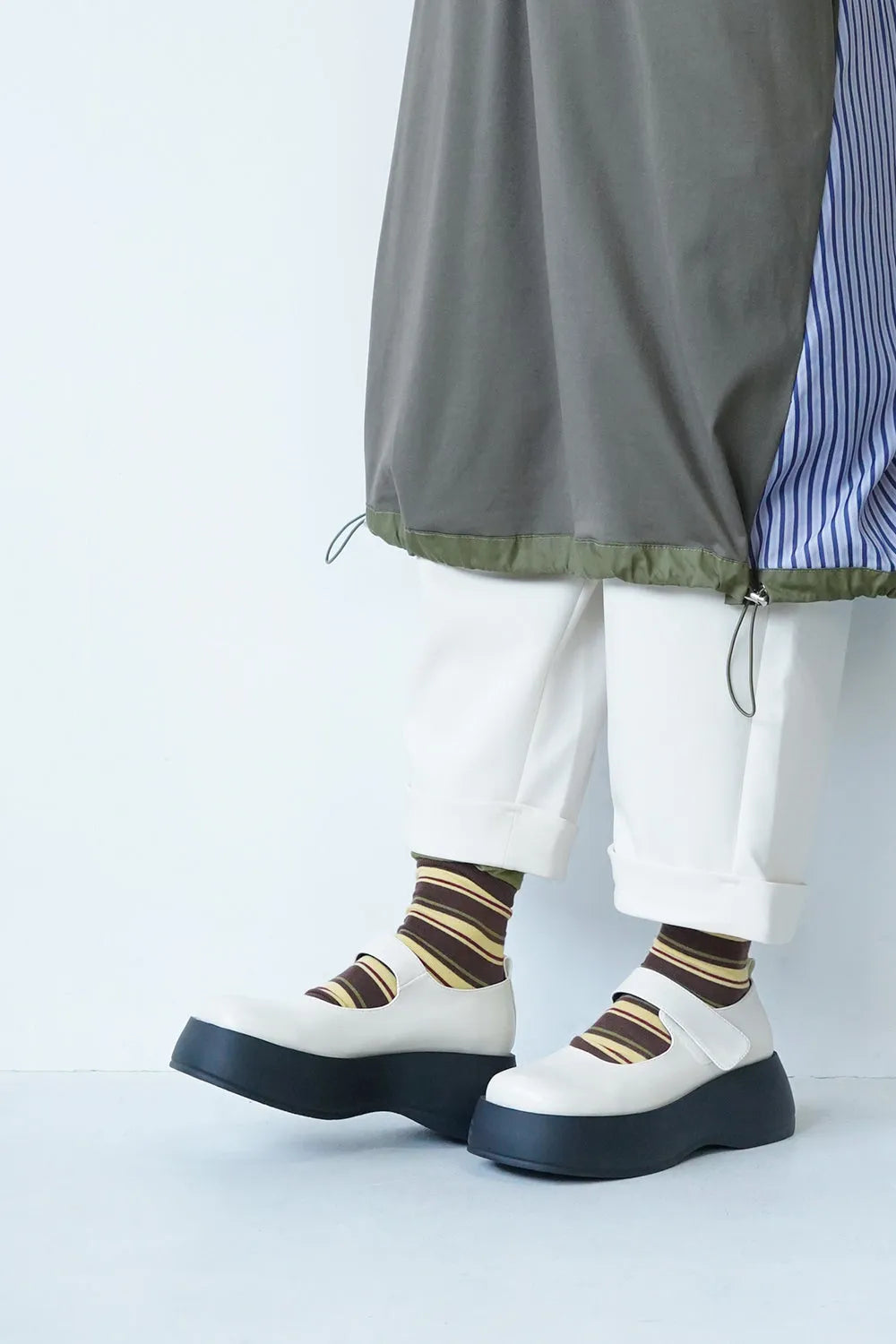 厚底ストラップローファー