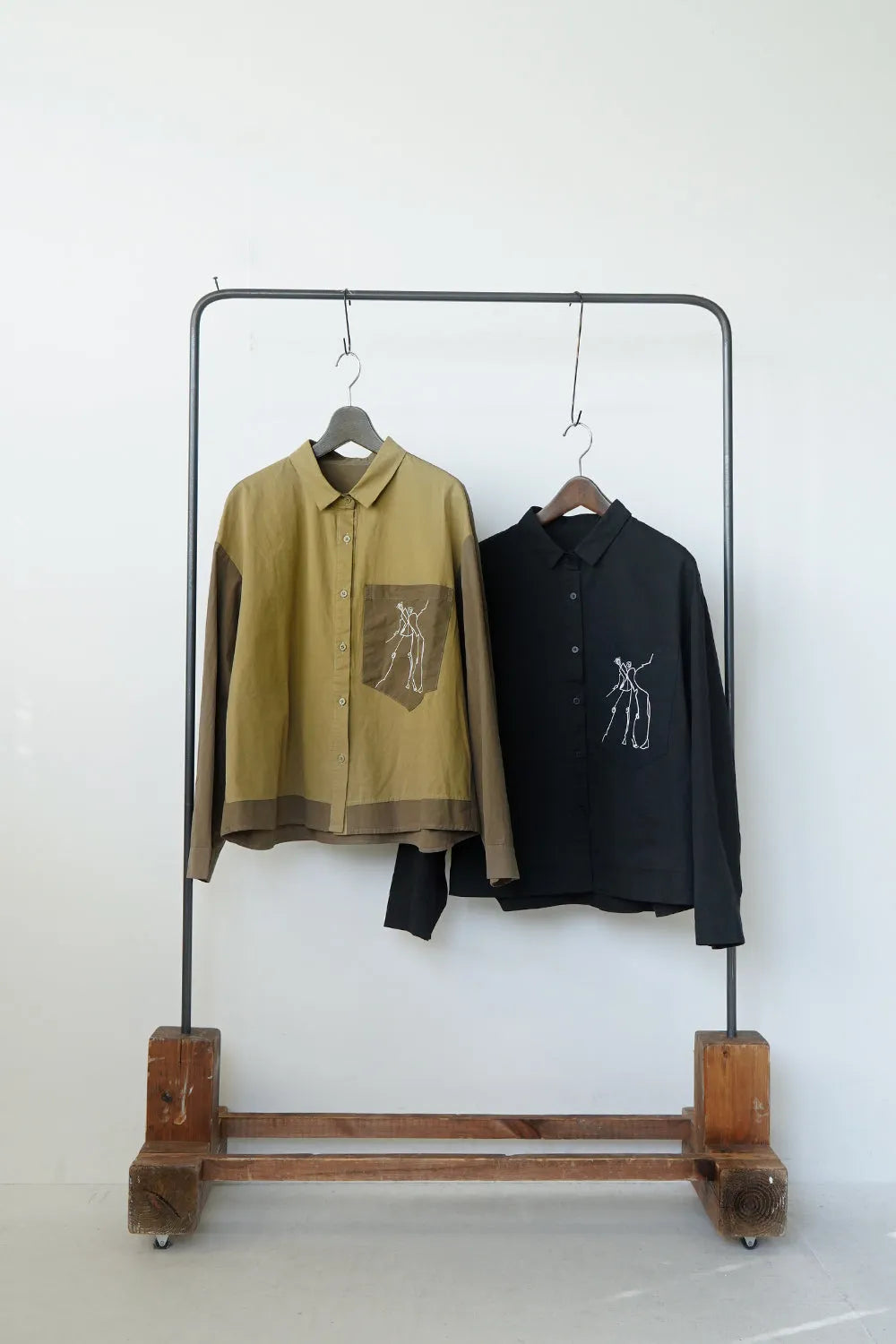 刺繍人間ポケットシャツ