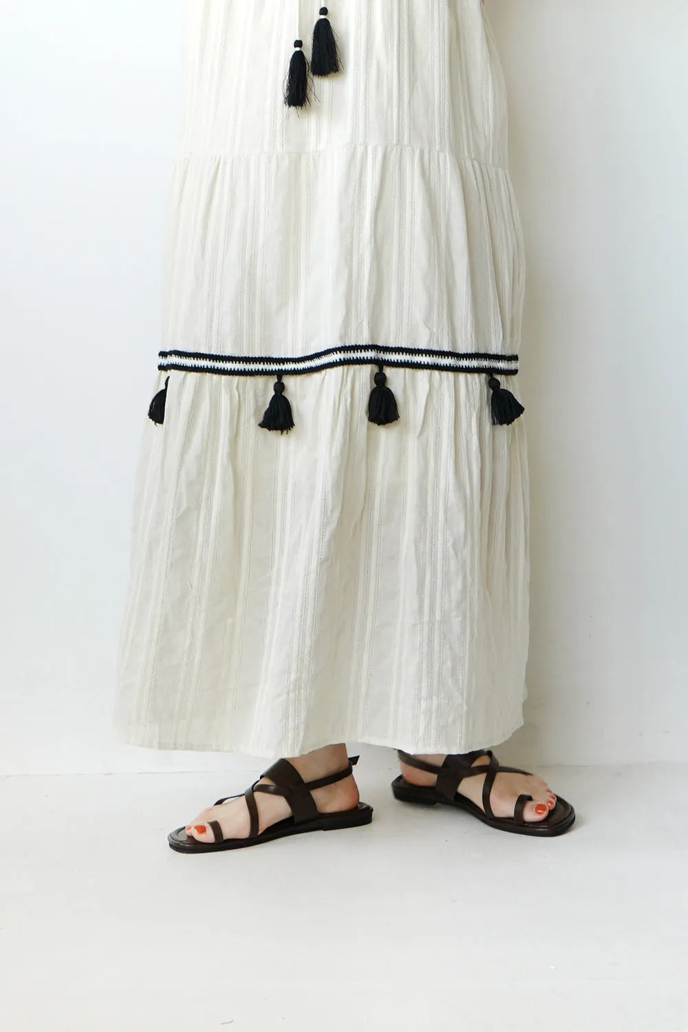 ラインクロスフラットサンダル