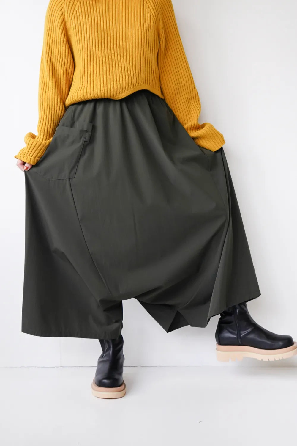アシメ切替ナイロンストレッチサルエルパンツ – LILA & CITTA ONLINE SHOP アシメ切替ナイロンストレッチサルエルパンツ – LILA & CITTA ONLINE SHOP