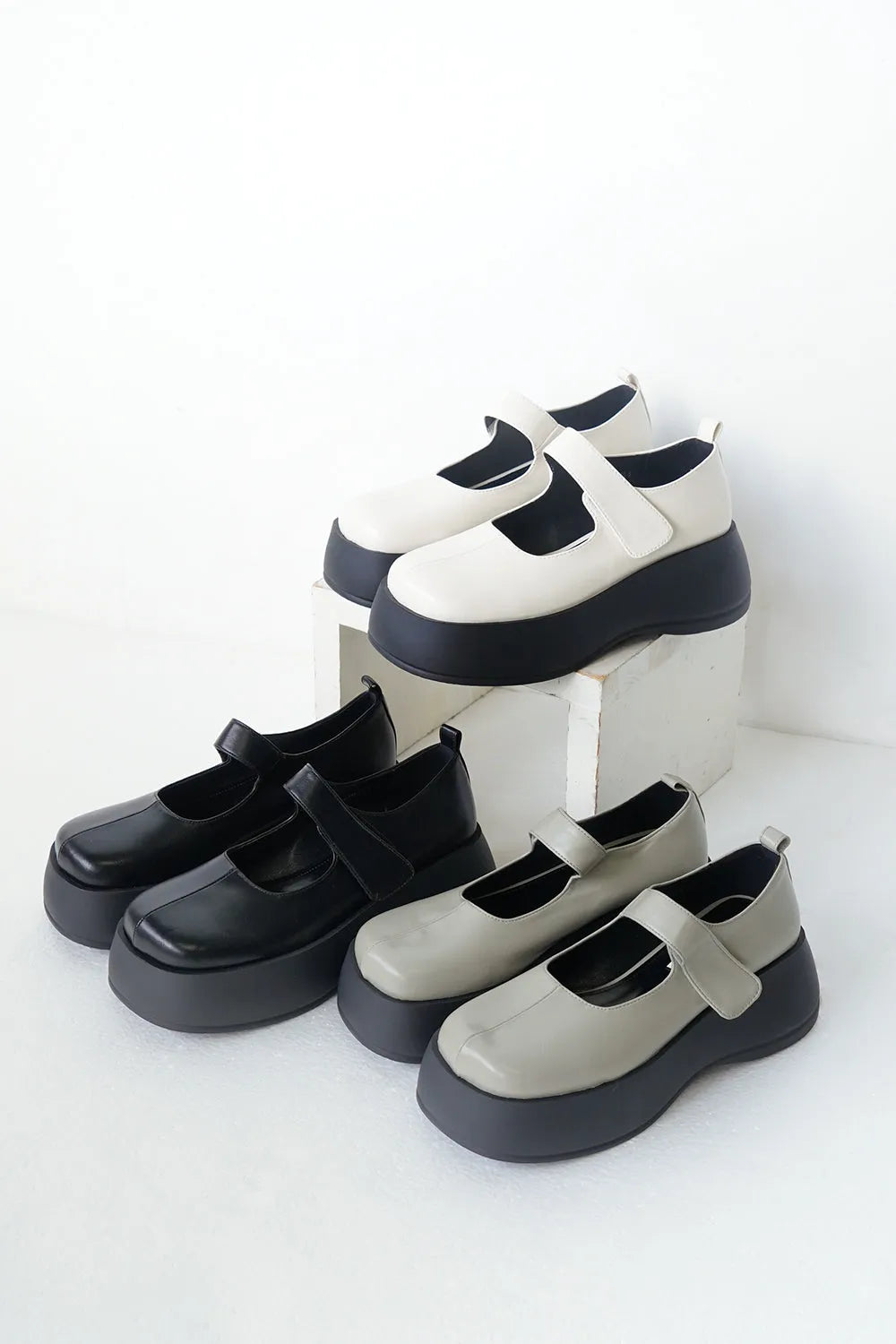 厚底ストラップローファー