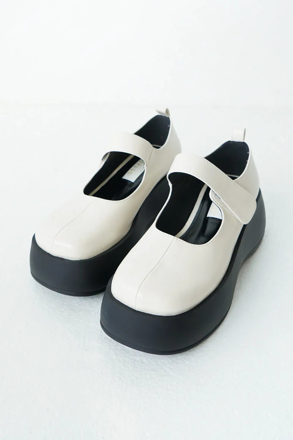 厚底ストラップローファー