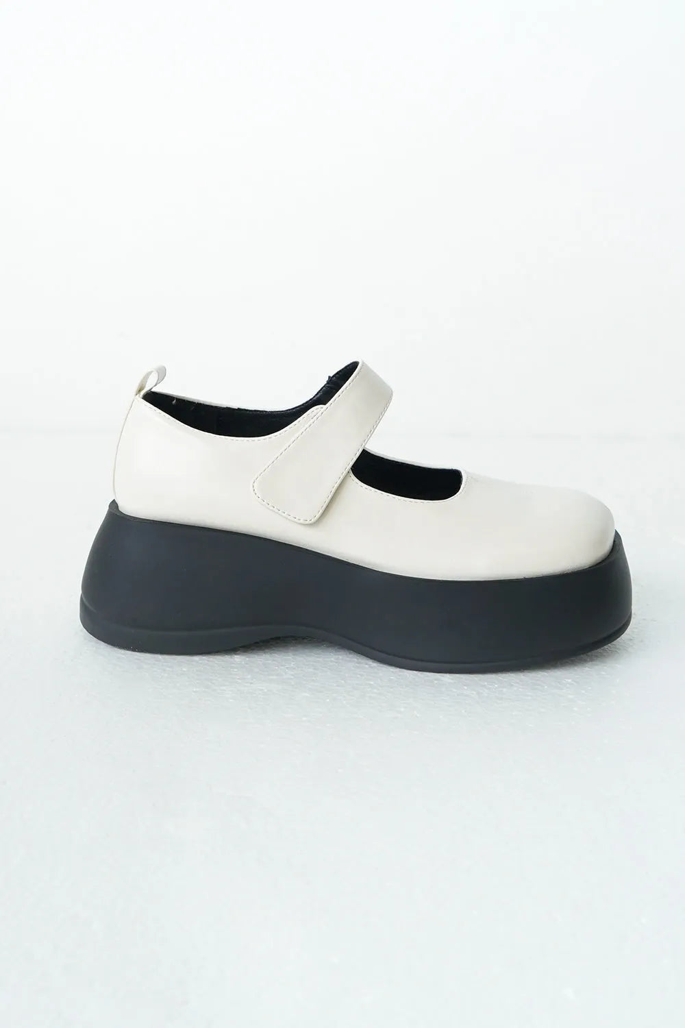 厚底ストラップローファー