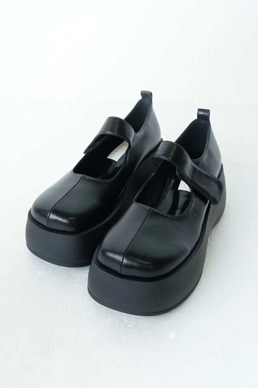 厚底ストラップローファー