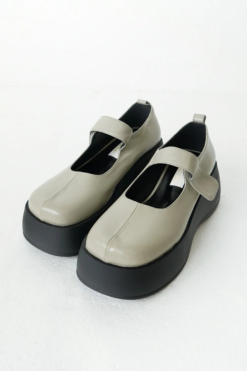 厚底ストラップローファー