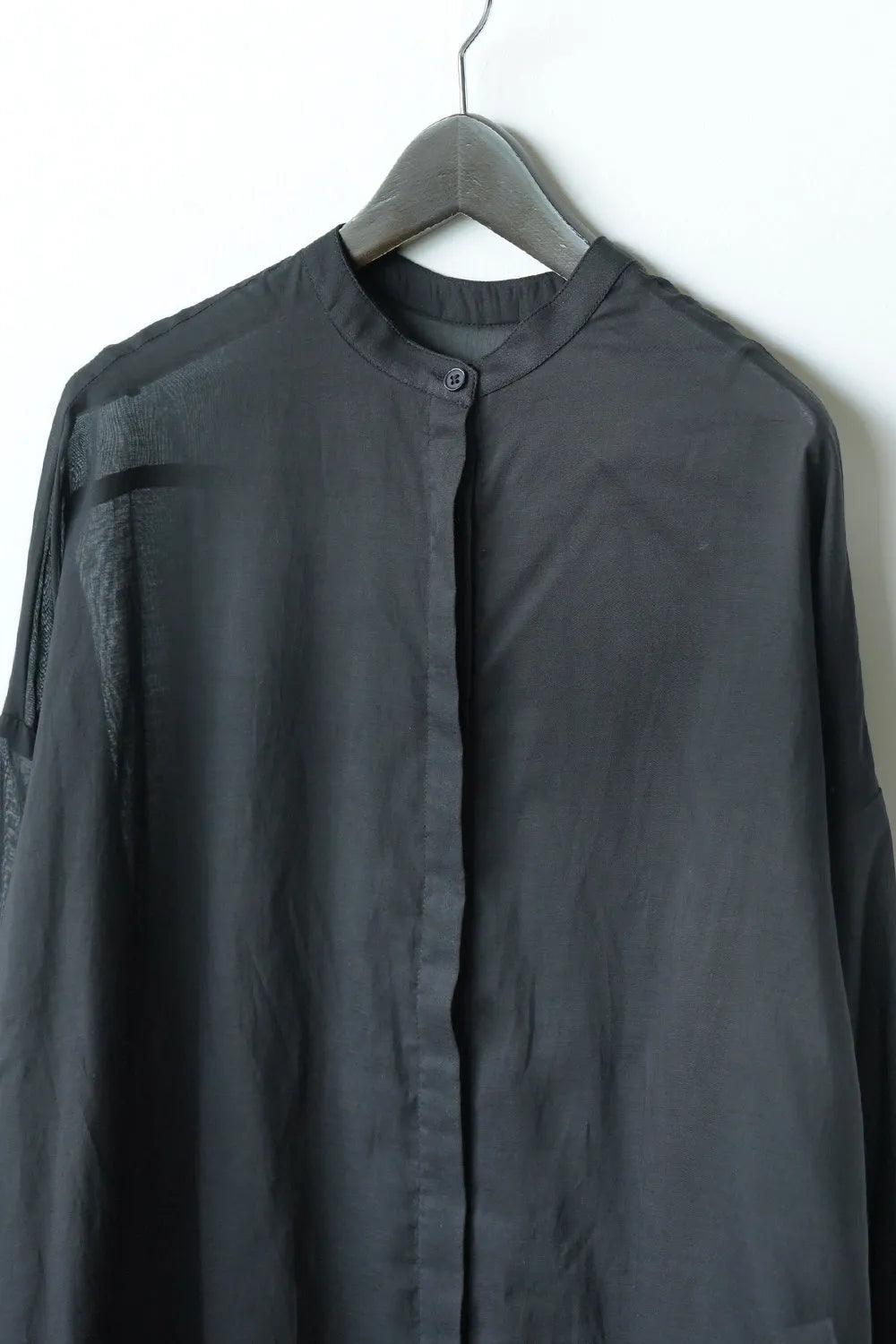 バックスリットシアーブラウス