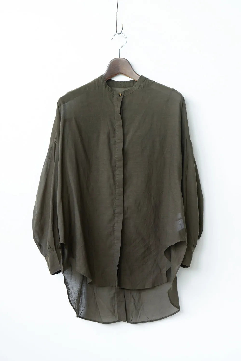 バックスリットシアーブラウス