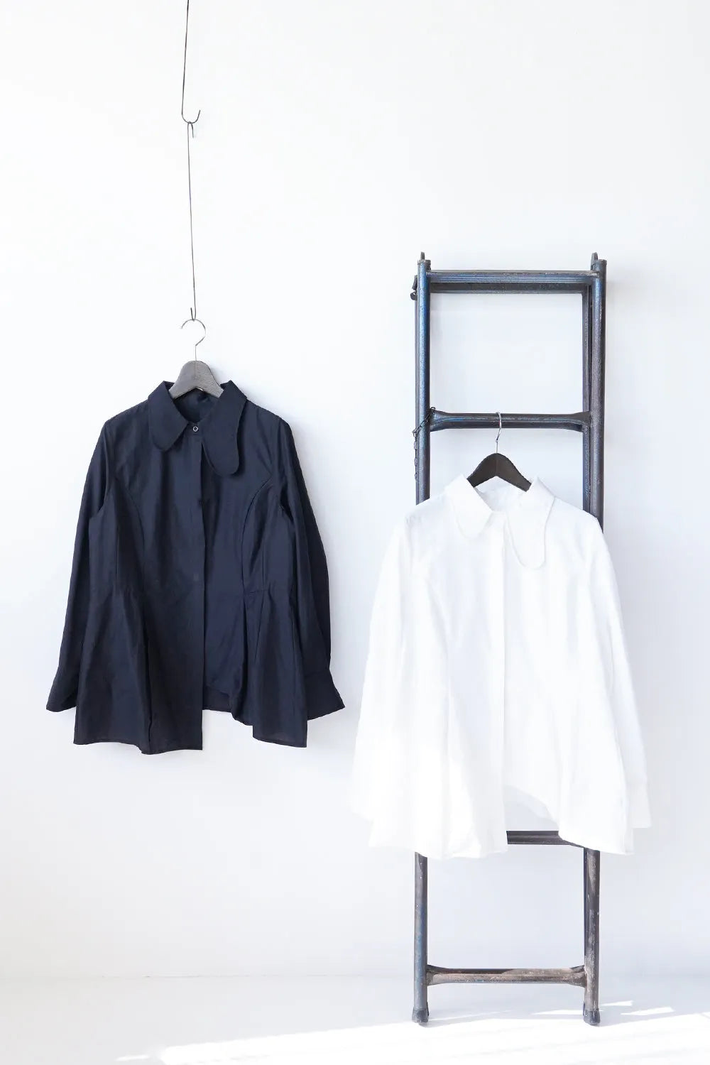 アシメカラーアシメヘムパネルラインシャツ