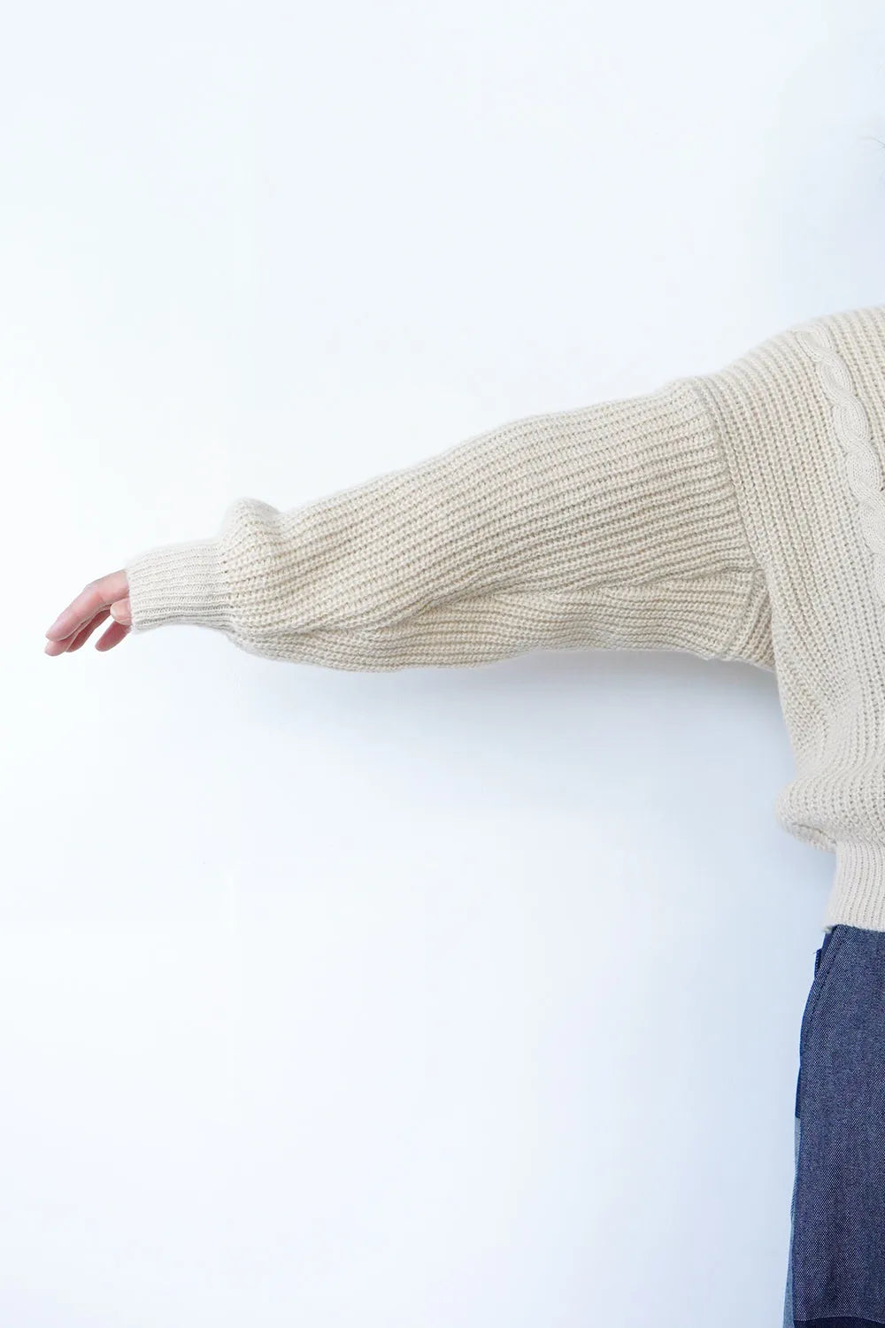 ジップアップハイネックニット