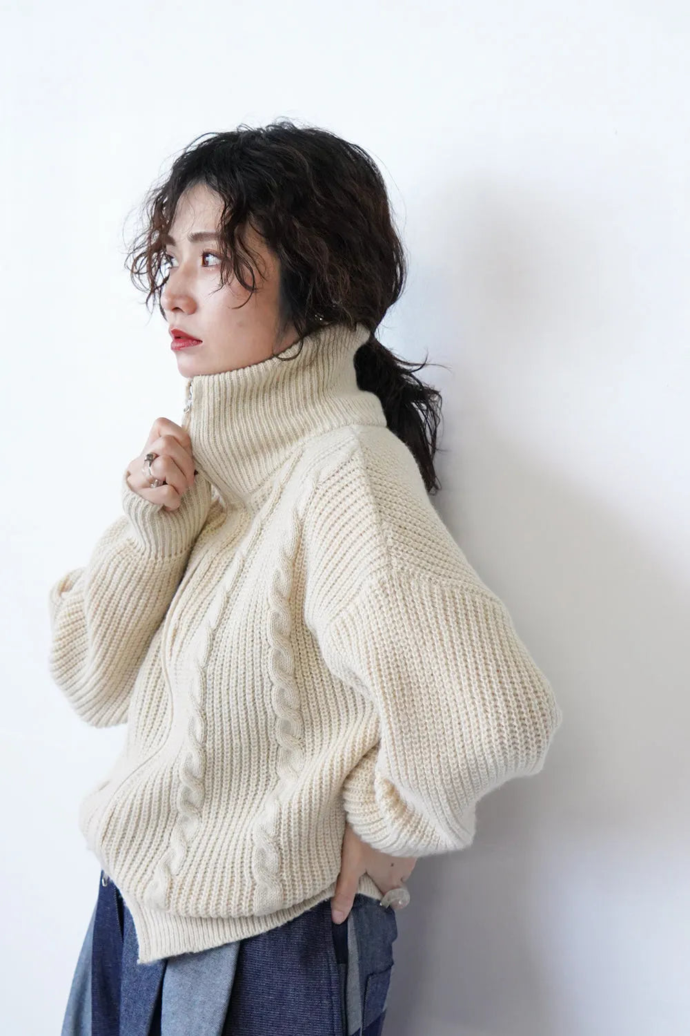 ジップアップハイネックニット