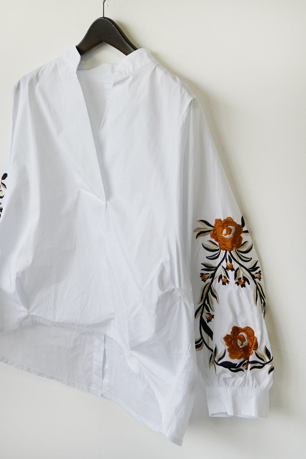 袖刺繍スキッパーブラウス – LILA & CITTA ONLINE SHOP