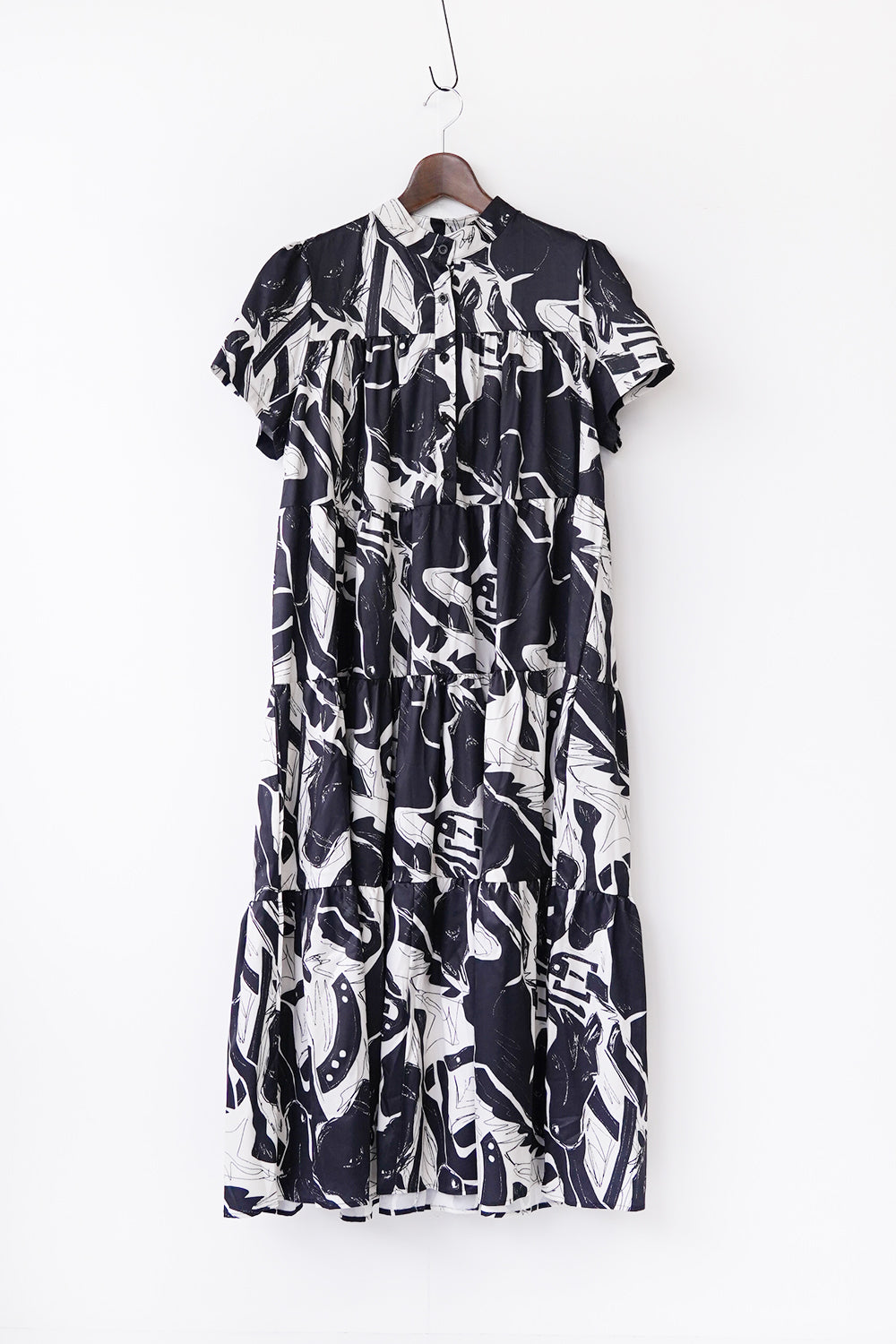 モノクロ馬柄ティアードワンピース – LILA & CITTA ONLINE SHOP