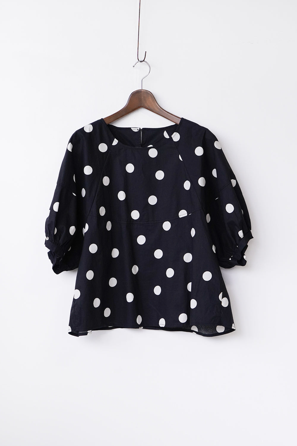 ヨーク切替パフスリーブドットプルオーバー – LILA & CITTA ONLINE SHOP