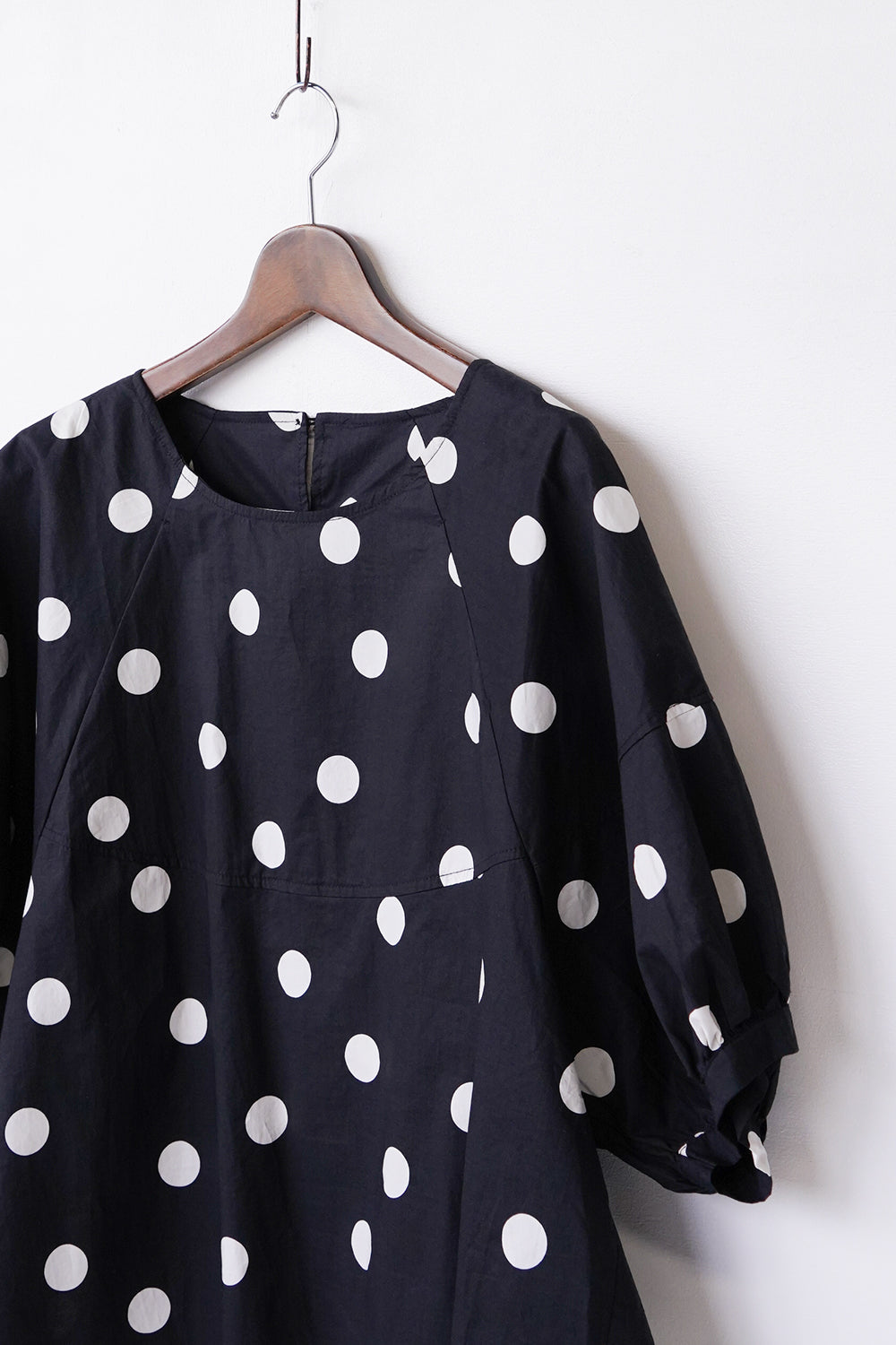ヨーク切替パフスリーブドットプルオーバー – LILA & CITTA ONLINE SHOP