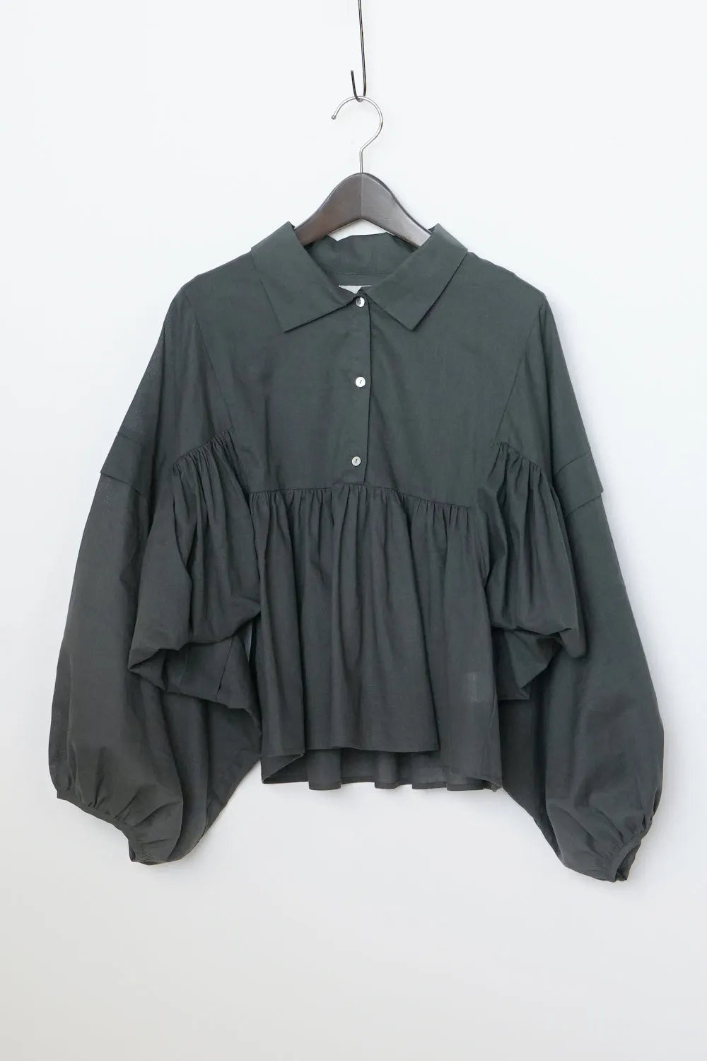 【LILA n' citta】ギャザー袖プルオーバー